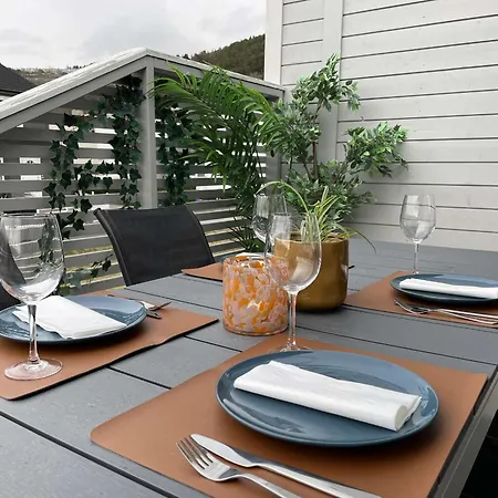 Moderne Rekkehus, God Standard. *