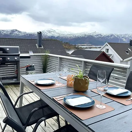 Moderne Rekkehus, God Standard. *